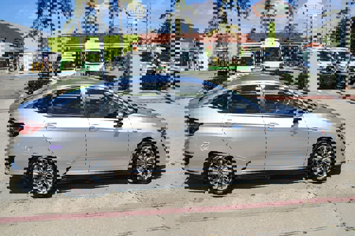 Used 2018 Honda Clarity Touring image 7