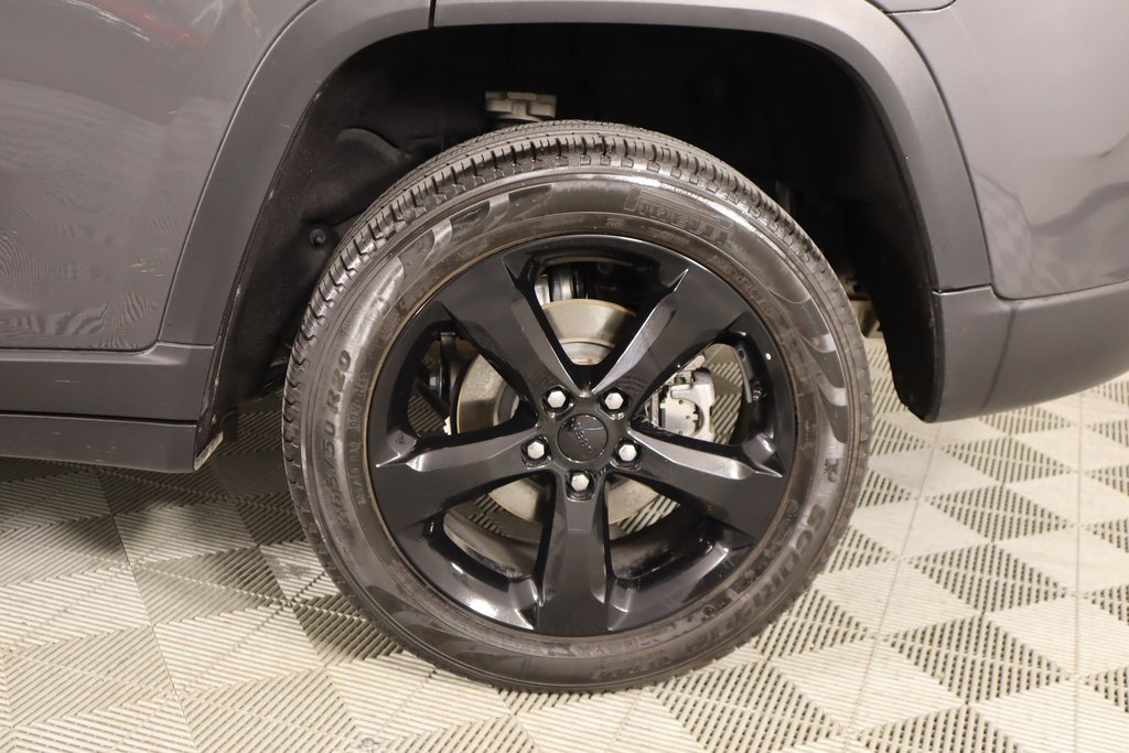 Used 2024 Jeep Grand Cherokee Limited w/ Black Appearance Package image 19