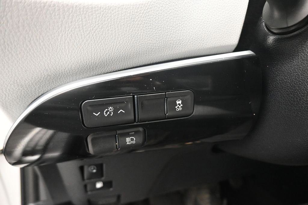Used 2017 Toyota Prius Prime Premium FWD image 25