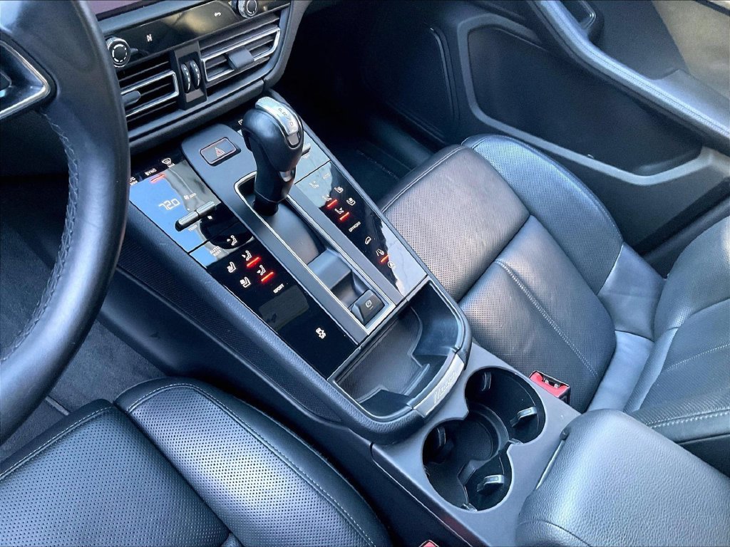 Certified 2023 Porsche Macan AWD/4WD image 18