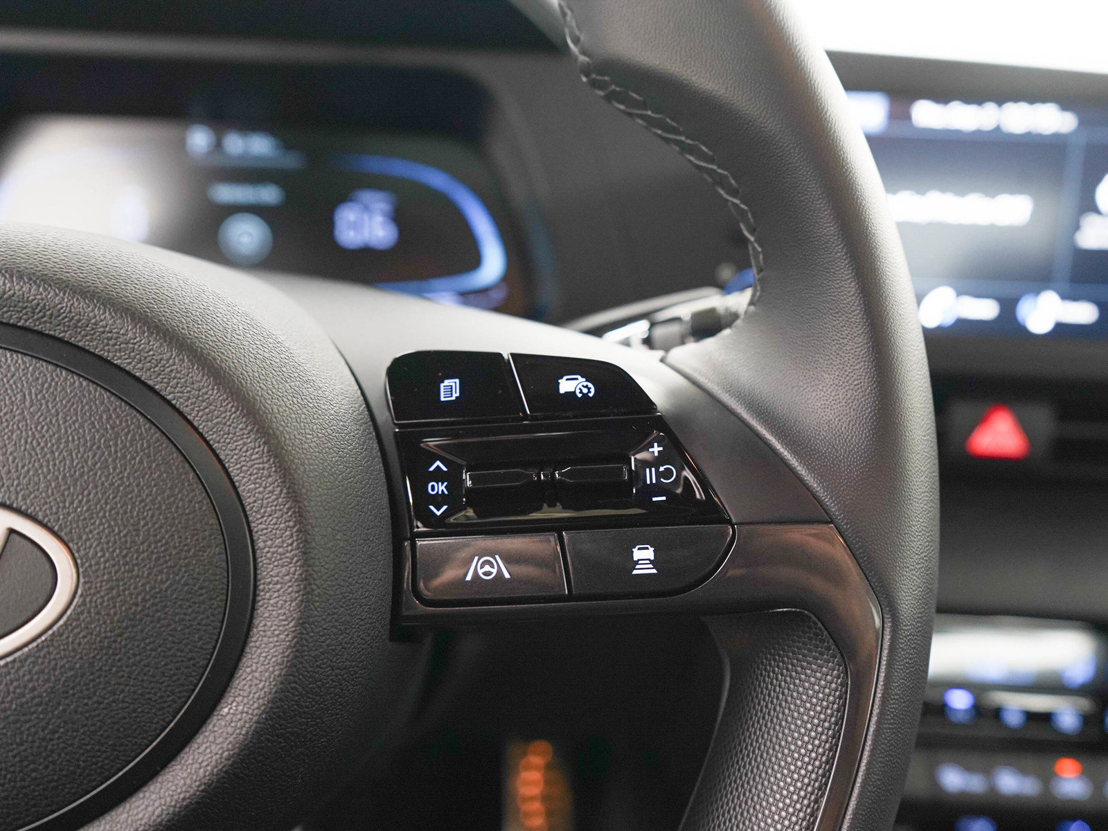 Used 2026 Hyundai Elantra SEL Sport Premium FWD image 24