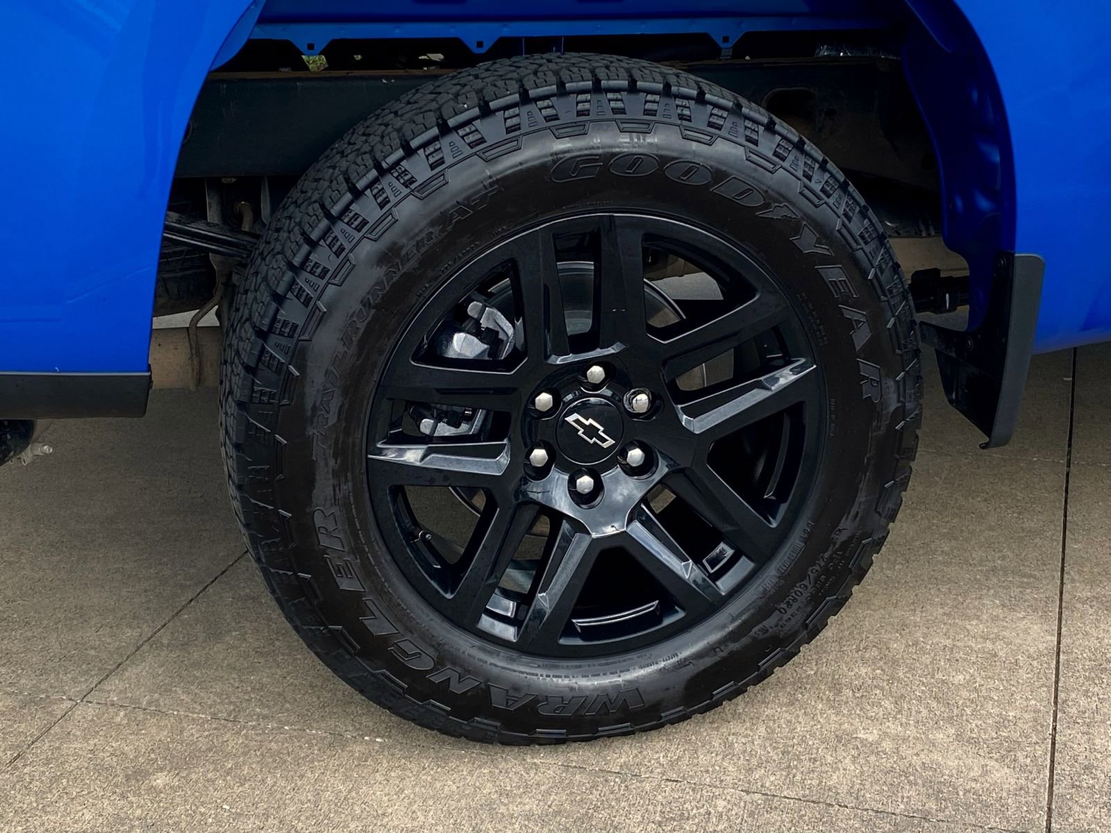 Used 2025 Chevrolet Silverado 1500 Custom w/ Turbomax Blackout Package AWD/4WD image 8
