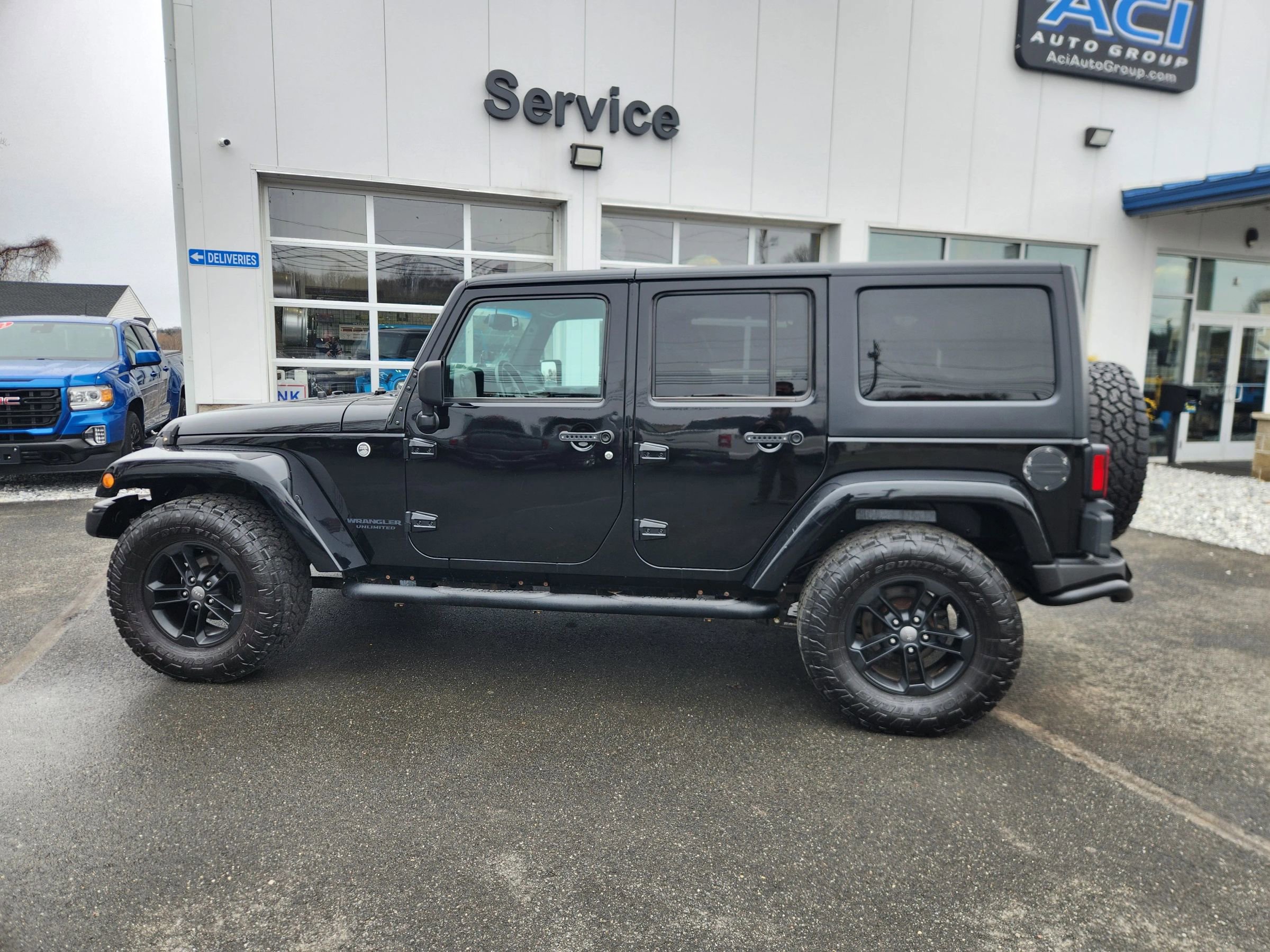 Used 2017 Jeep Wrangler Unlimited Sahara AWD/4WD image 11