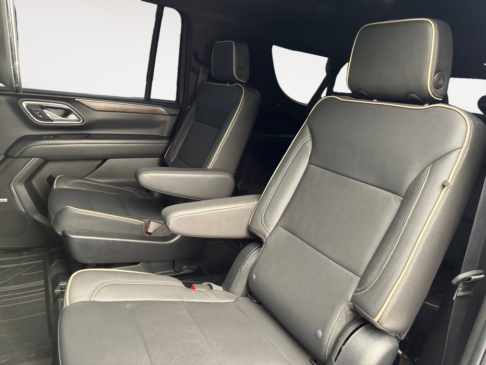 Used 2023 Chevrolet Suburban Premier w/ Advanced Technology Package AWD/4WD image 24