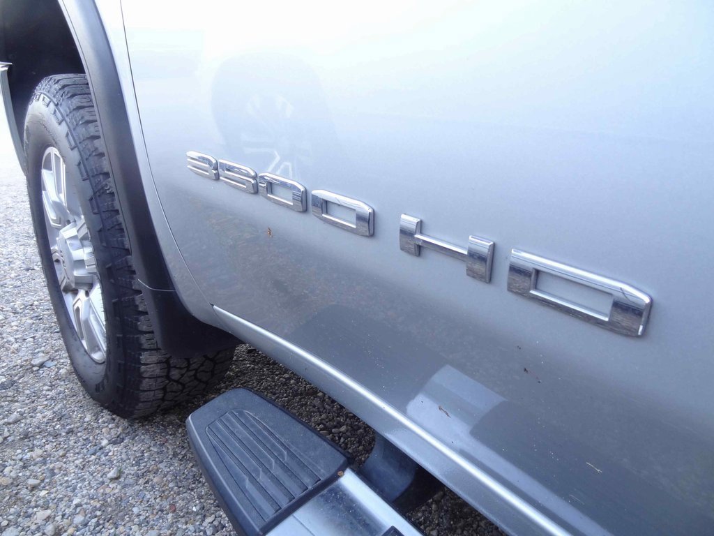 Used 2023 GMC Sierra 3500 SLT w/ SLT Premium Package image 11