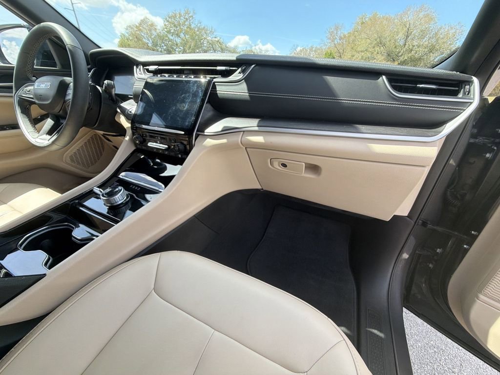 Used 2023 Jeep Grand Cherokee Limited image 33