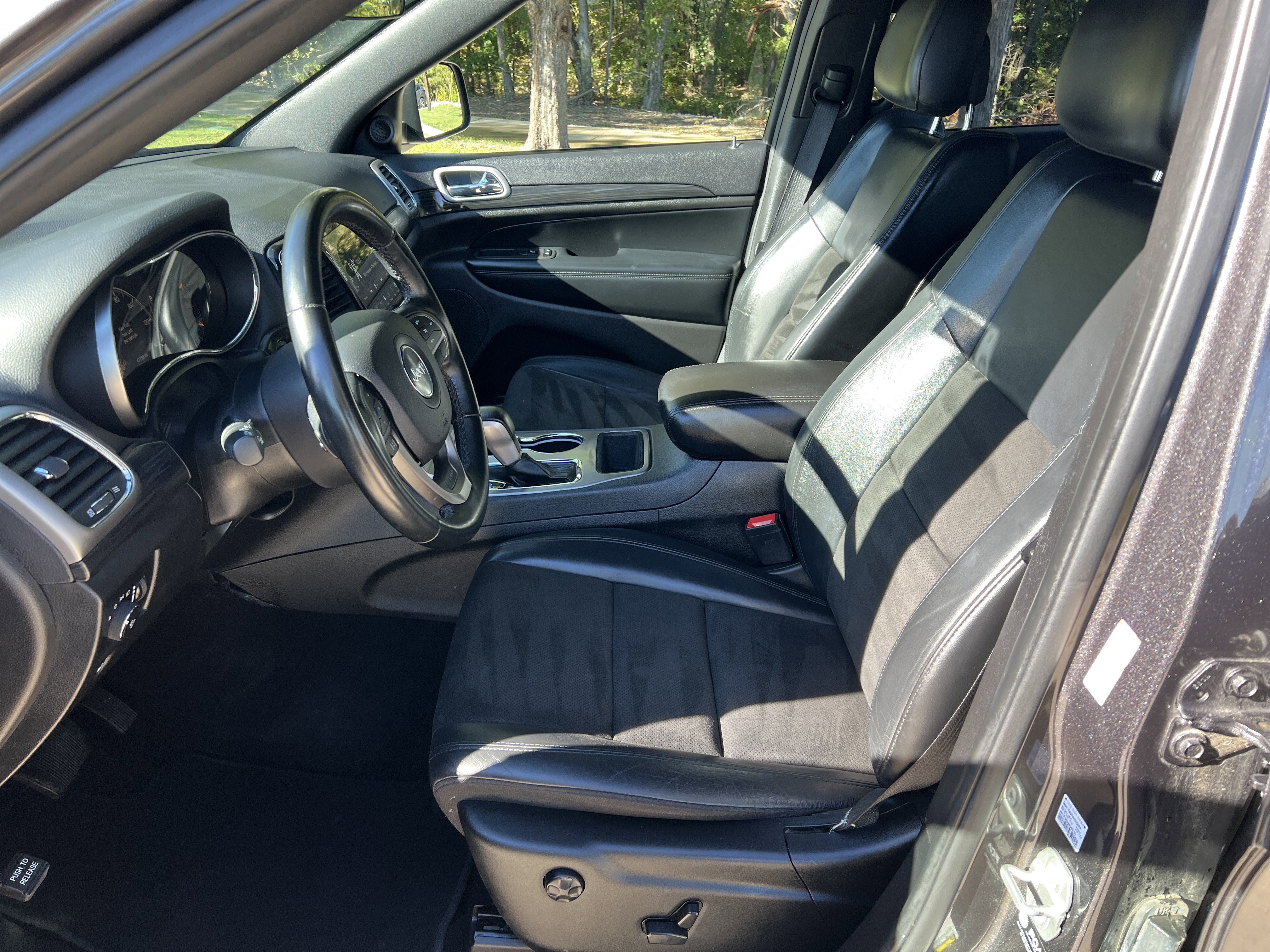 Used 2021 Jeep Grand Cherokee Laredo X image 16