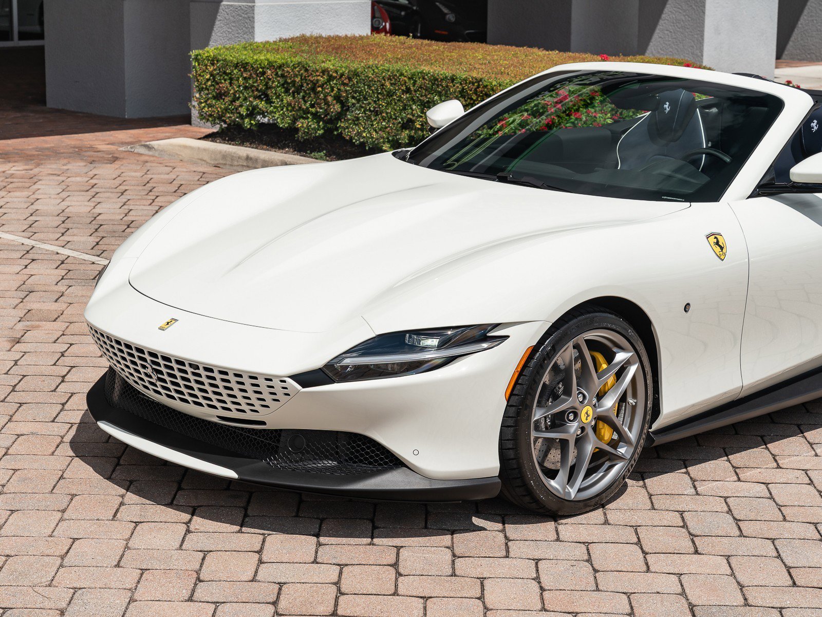 Used 2024 Ferrari Roma Spider image 5