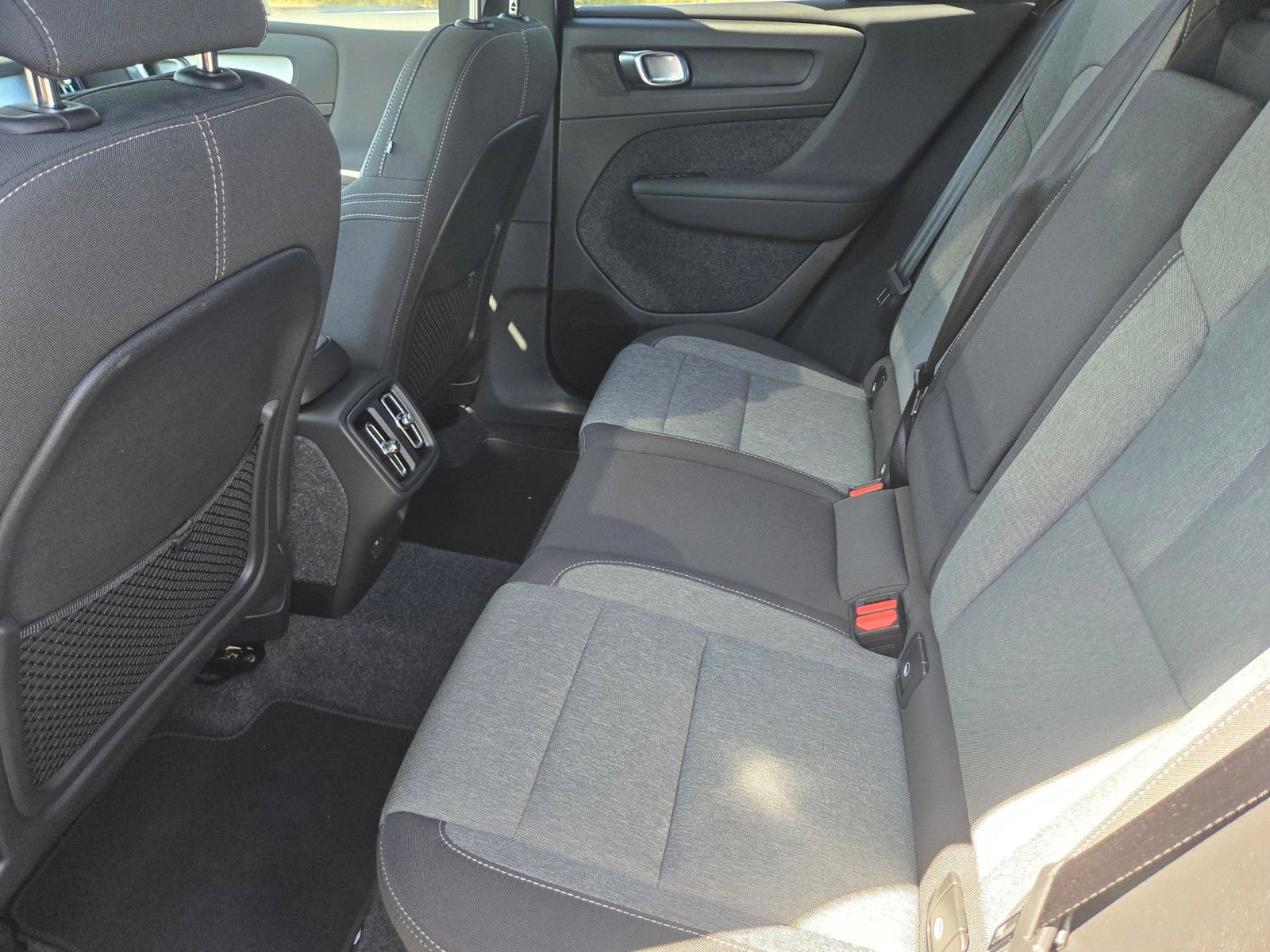 Used 2025 Volvo XC40 B5 Core AWD/4WD image 15
