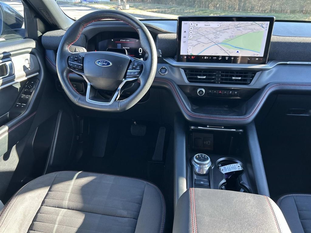Used 2025 Ford Explorer ST-Line w/ ST-Line Street Pack image 17