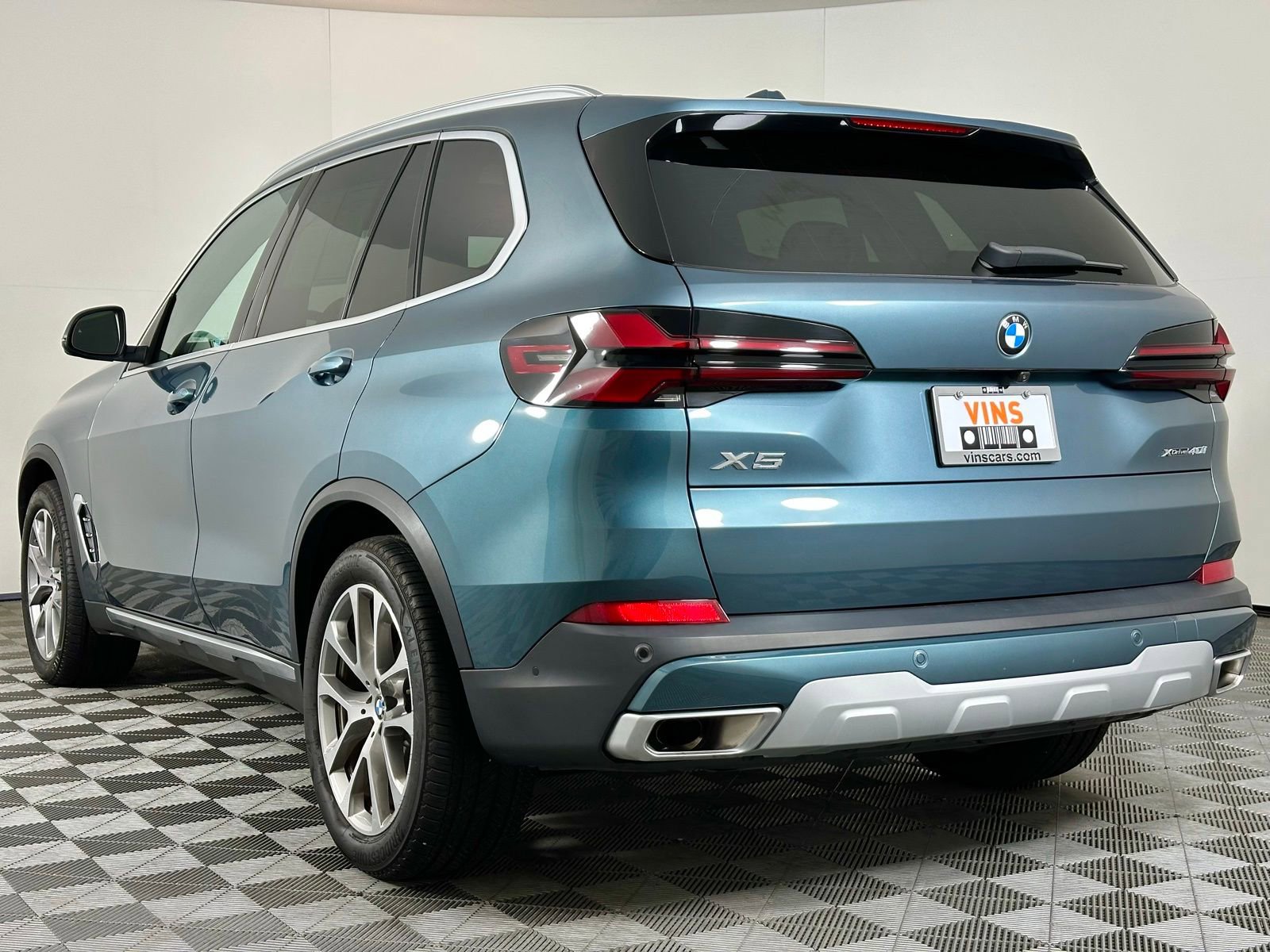 Used 2024 BMW X5 xDrive40i w/ Parking Assistance Package image 36