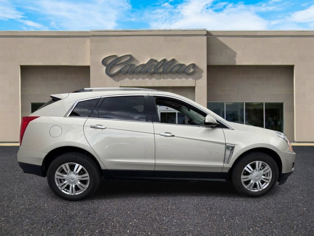 Used 2013 Cadillac SRX Luxury w/ Driver Awareness Package FWD image 2