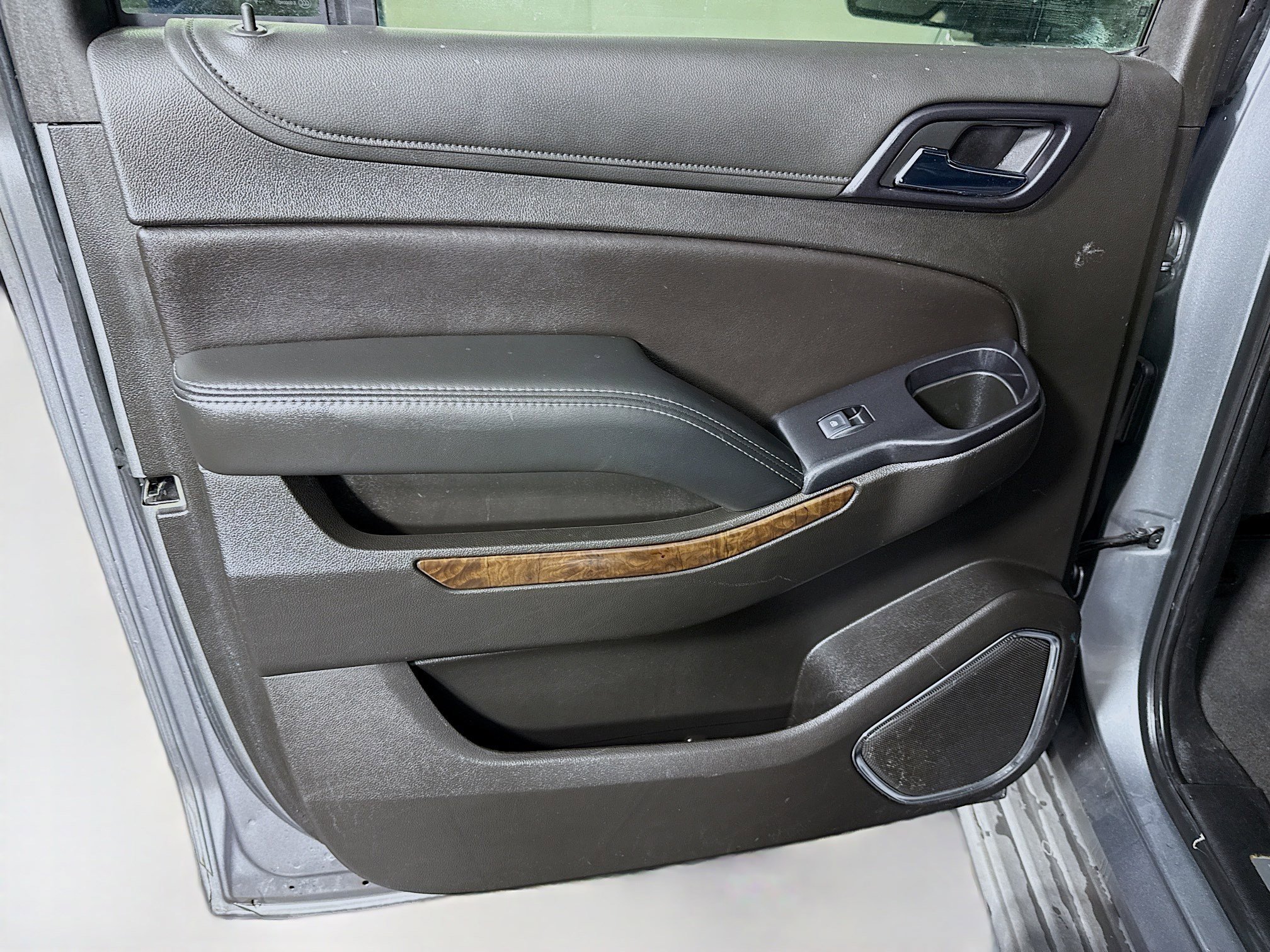 Used 2019 Chevrolet Suburban LT image 24