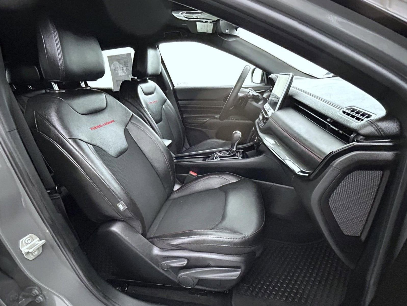 Used 2024 Jeep Compass Trailhawk image 15