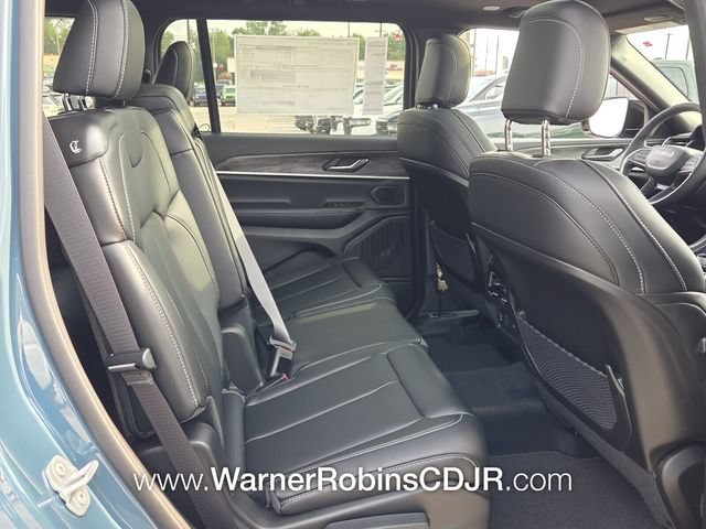 New 2026 Jeep Grand Cherokee L Limited w/ Limited Altitude Package AWD/4WD image 17