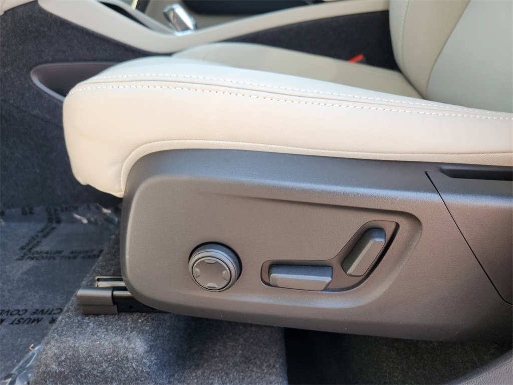 New 2026 Volvo XC40 B5 Plus w/ Protection Package Premier image 7