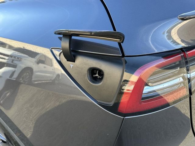 Used 2022 Tesla Model Y Performance image 27
