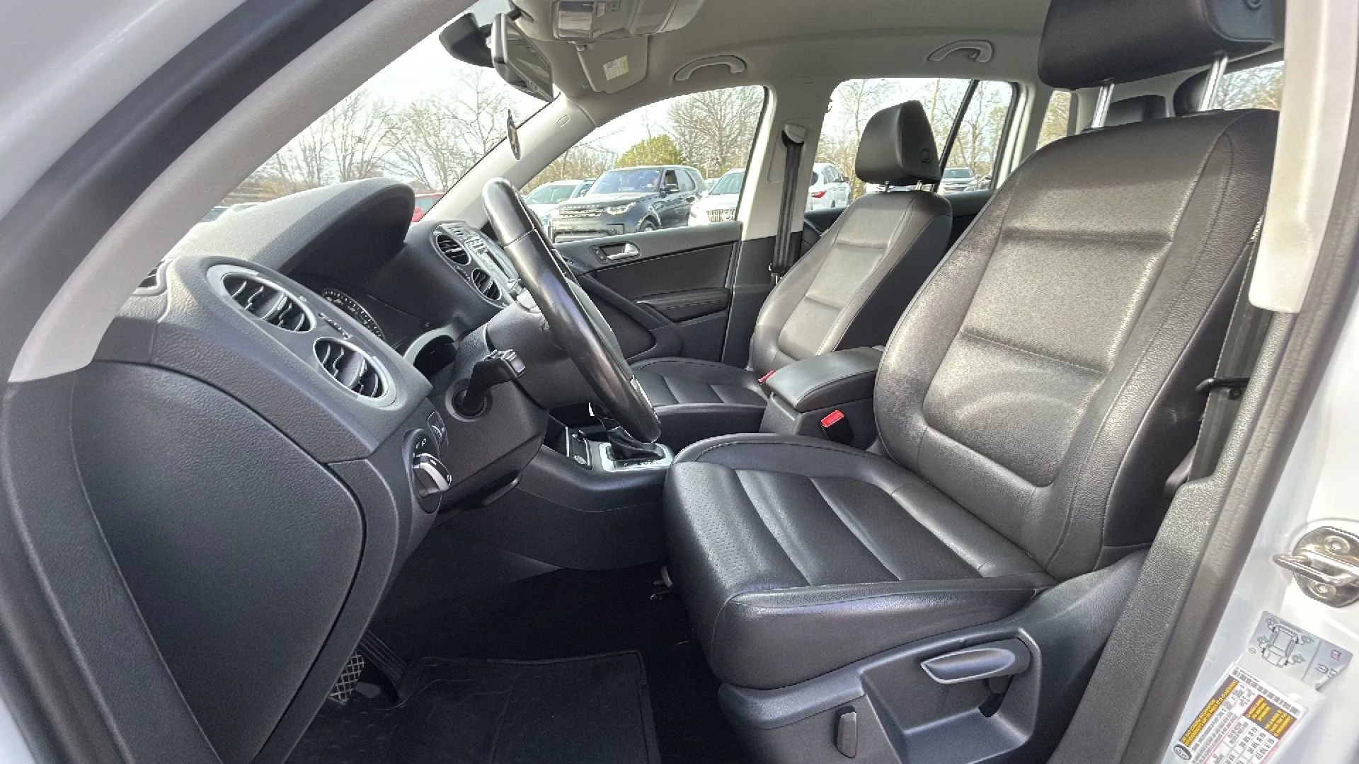 Used 2016 Volkswagen Tiguan SE image 6