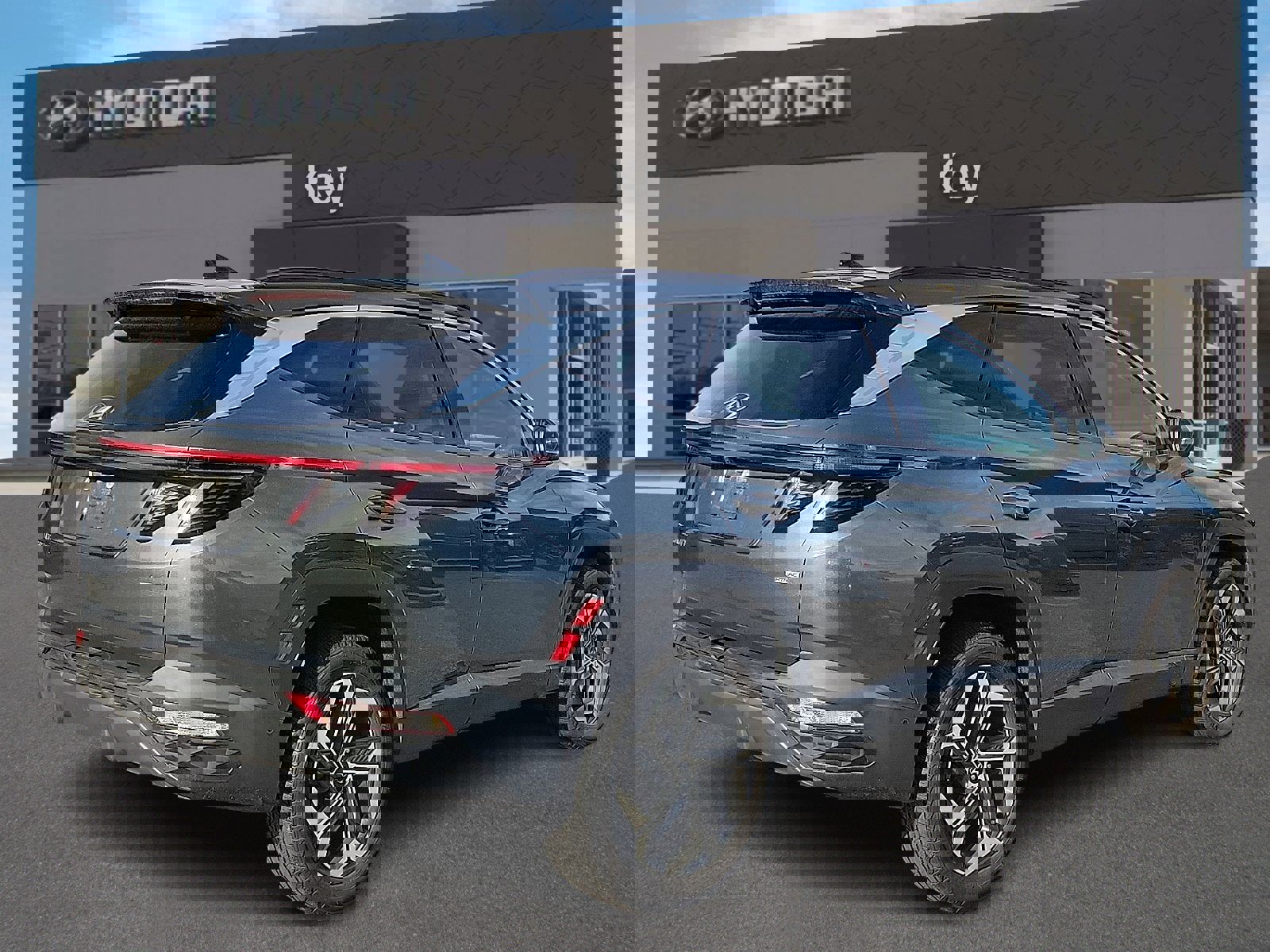 Certified 2023 Hyundai Tucson Limited w/ Cargo Package image 4