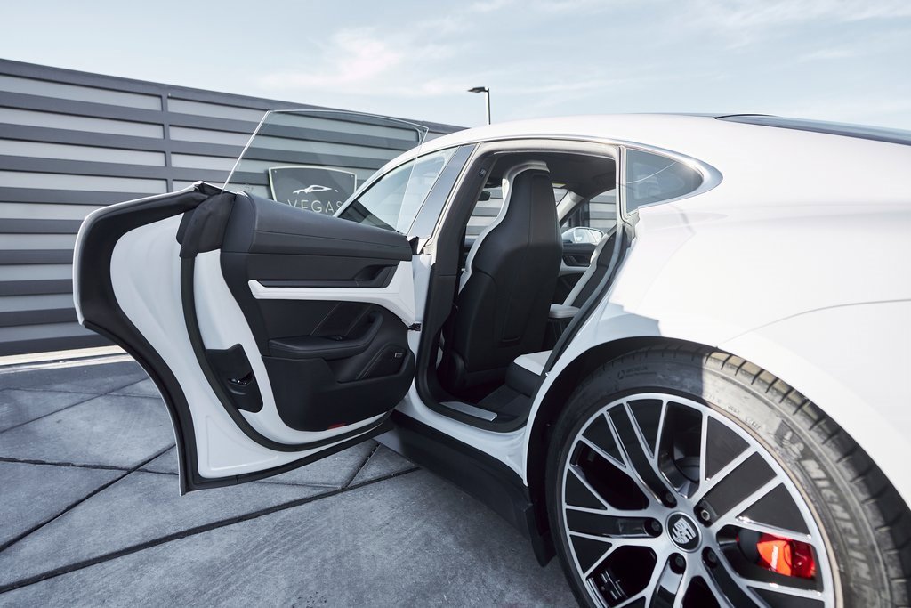 Used 2023 Porsche Taycan 4S w/ Premium Package image 27