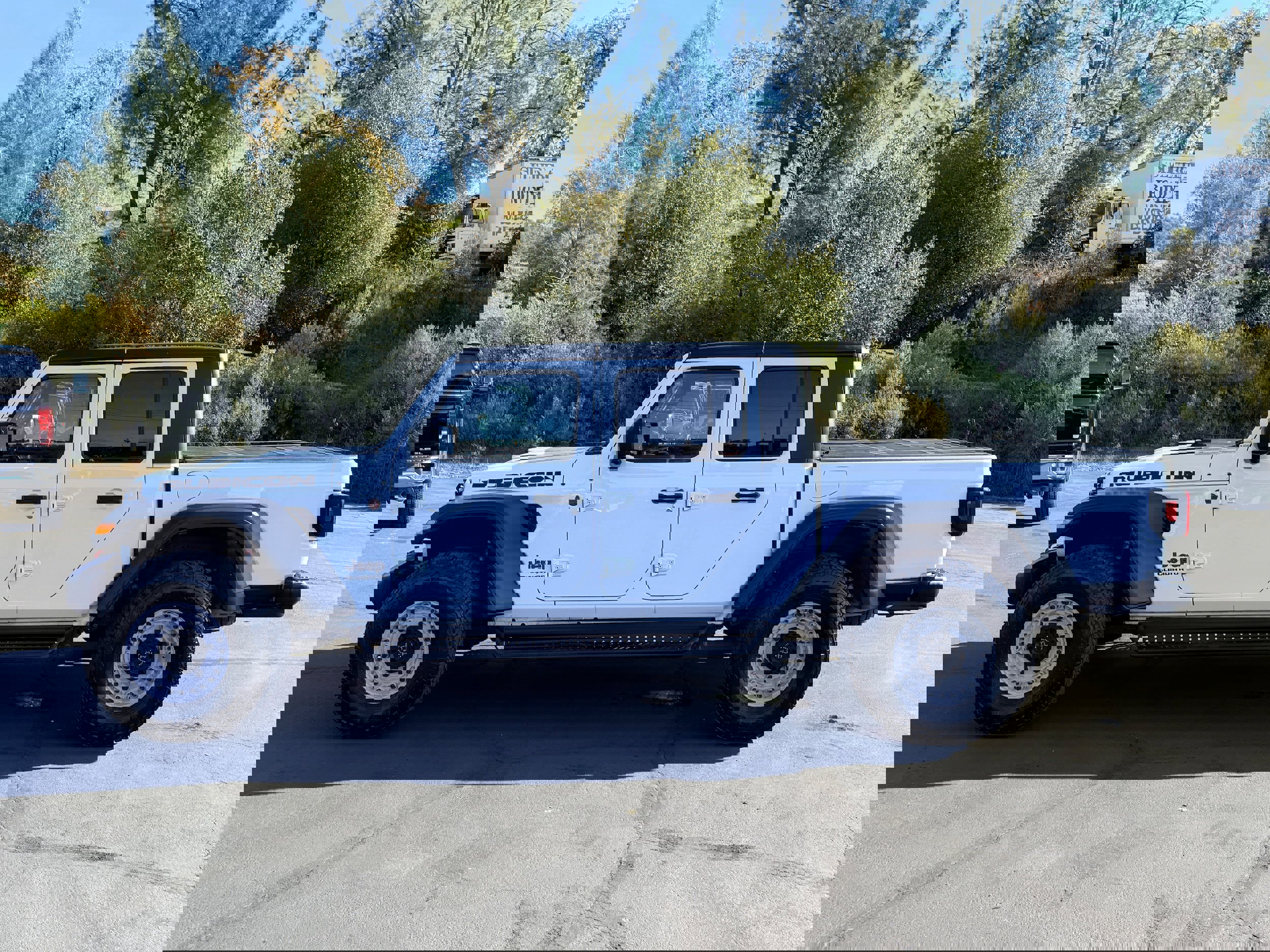 Used 2022 Jeep Gladiator Rubicon w/ Cold Weather Group image 1