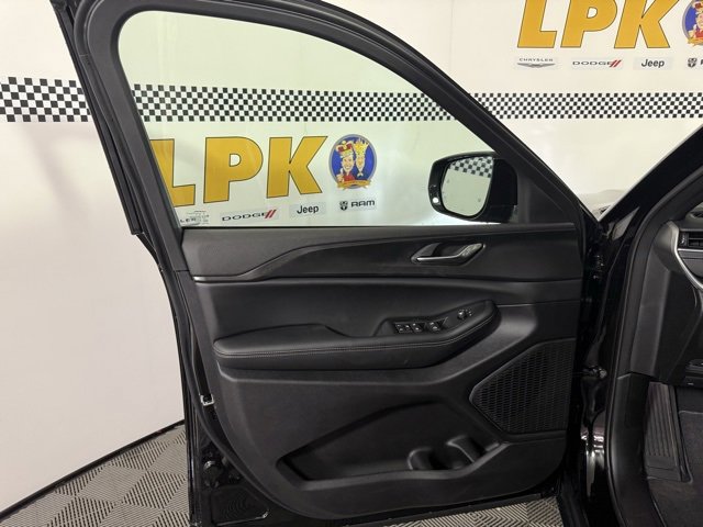 New 2025 Jeep Grand Cherokee L Altitude image 24