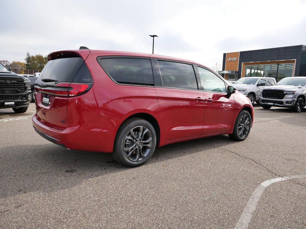 New 2026 Chrysler Pacifica Select image 46