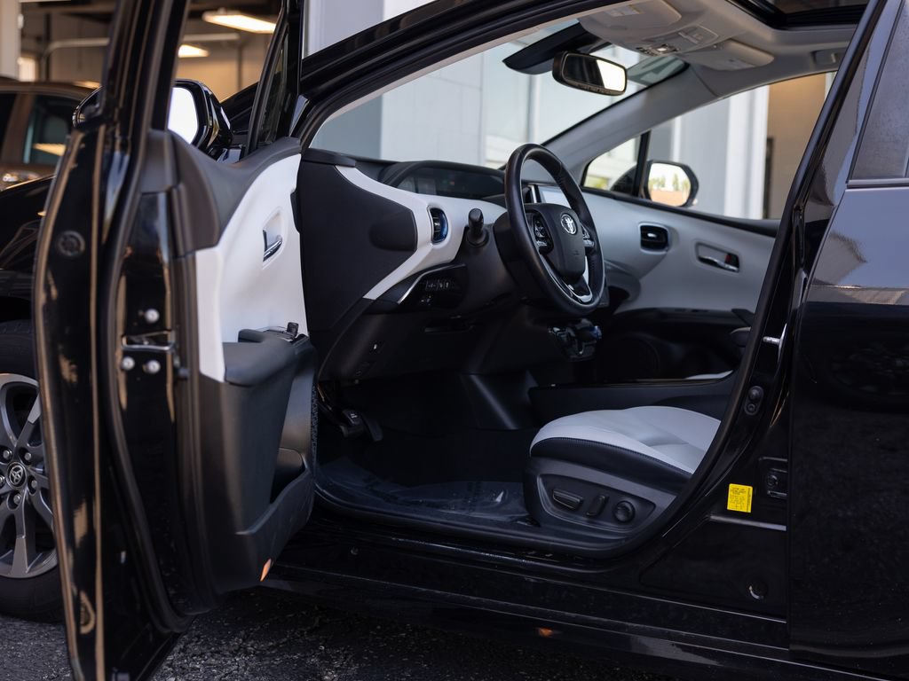 Used 2020 Toyota Prius Limited w/ Premium Convenience Package FWD image 30