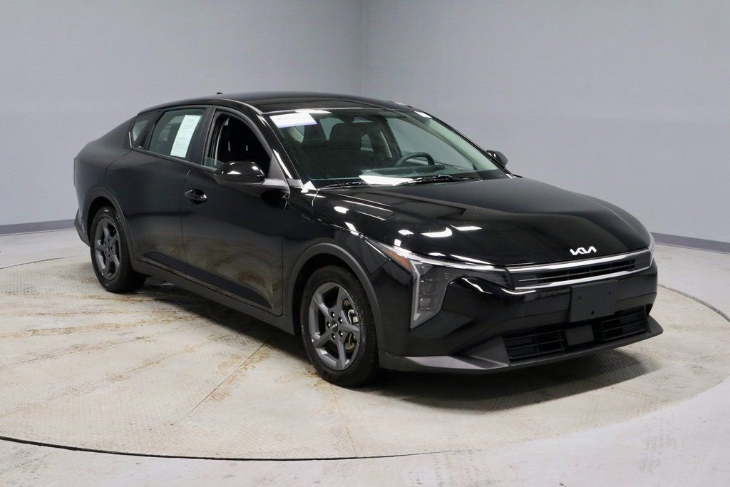 Used 2025 Kia K4 LXS image 1