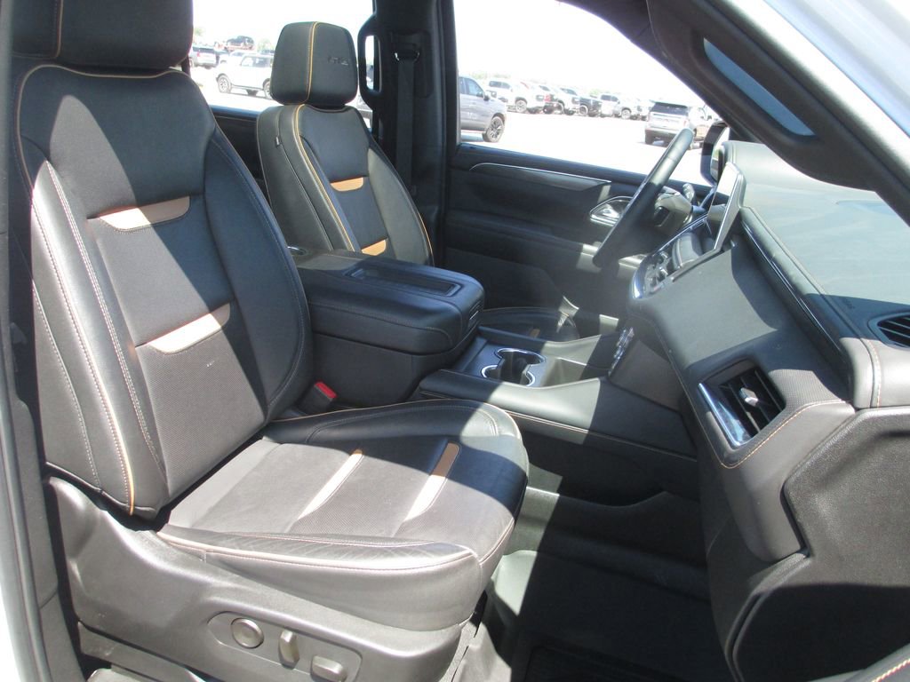 Used 2024 GMC Yukon XL AT4 w/ Technology Package AWD/4WD image 24