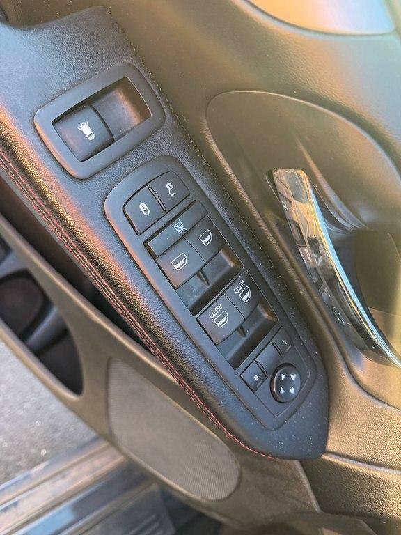 Used 2016 Dodge Grand Caravan R/T FWD image 17