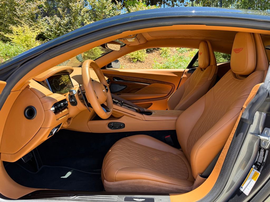 Used 2024 Aston Martin DB12 Coupe RWD image 30