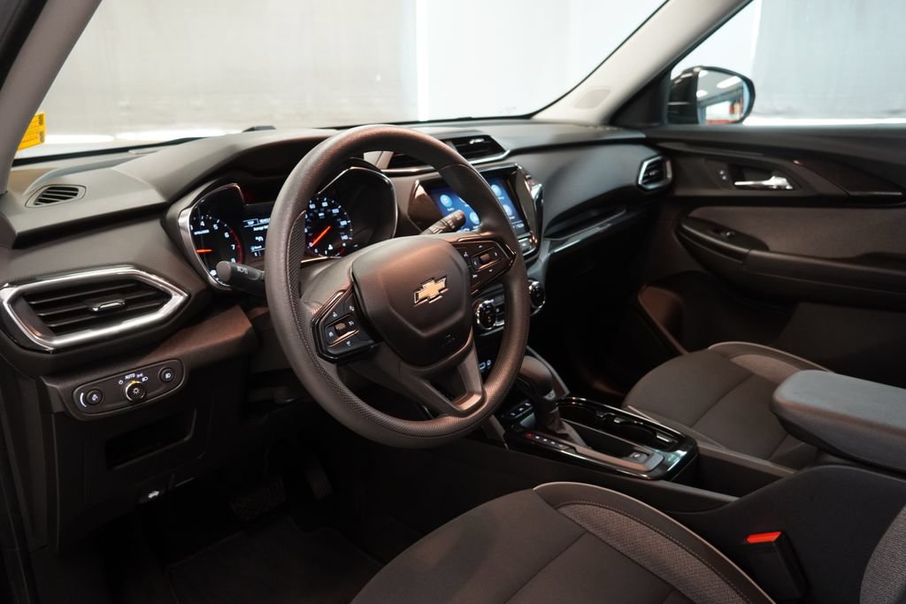 Used 2023 Chevrolet TrailBlazer LT w/ Convenience Package FWD image 6