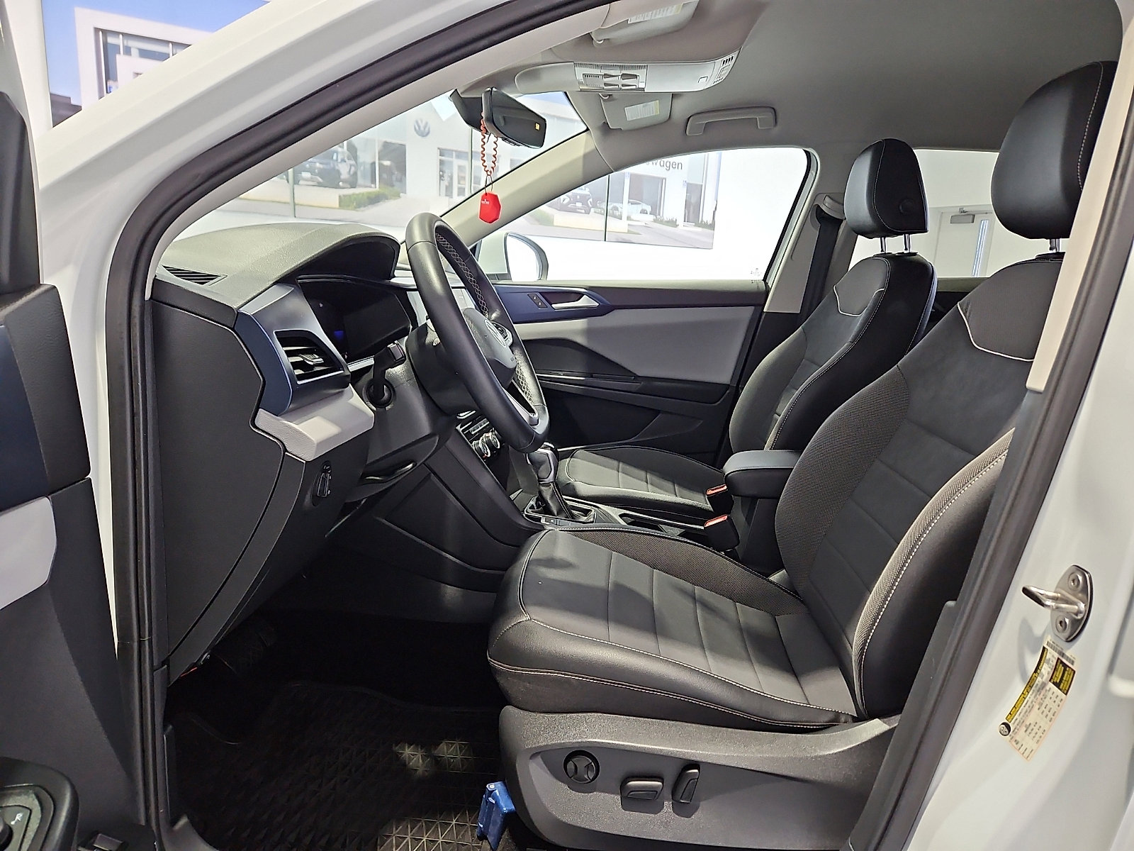 Used 2023 Volkswagen Taos SE FWD image 9
