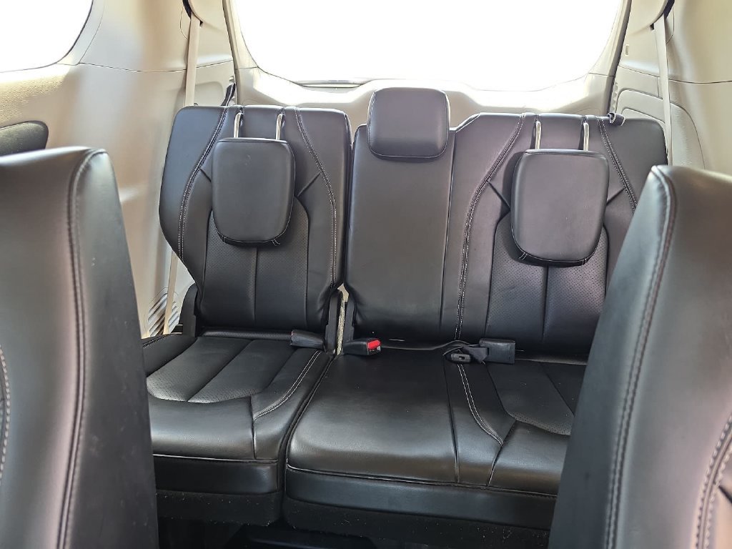 Used 2023 Chrysler Pacifica Touring-L FWD image 36