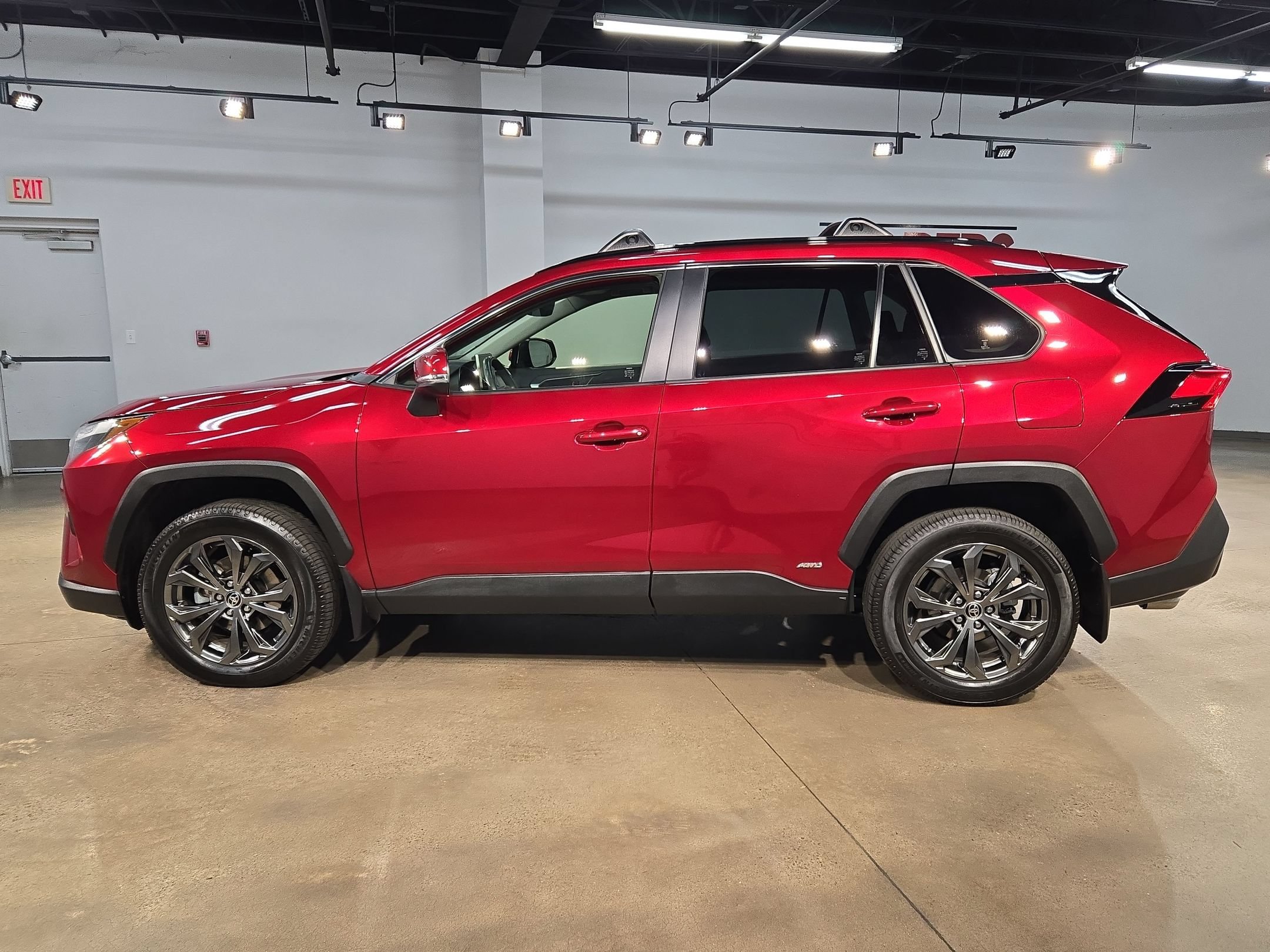 Used 2023 Toyota RAV4 XLE Premium AWD/4WD image 4