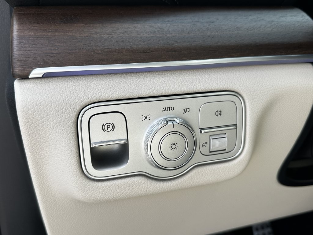 New 2026 Mercedes-Benz GLS 450 4MATIC image 35