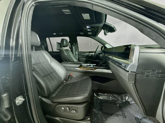 Used 2025 Cadillac Escalade ESV Sport Platinum AWD/4WD image 32