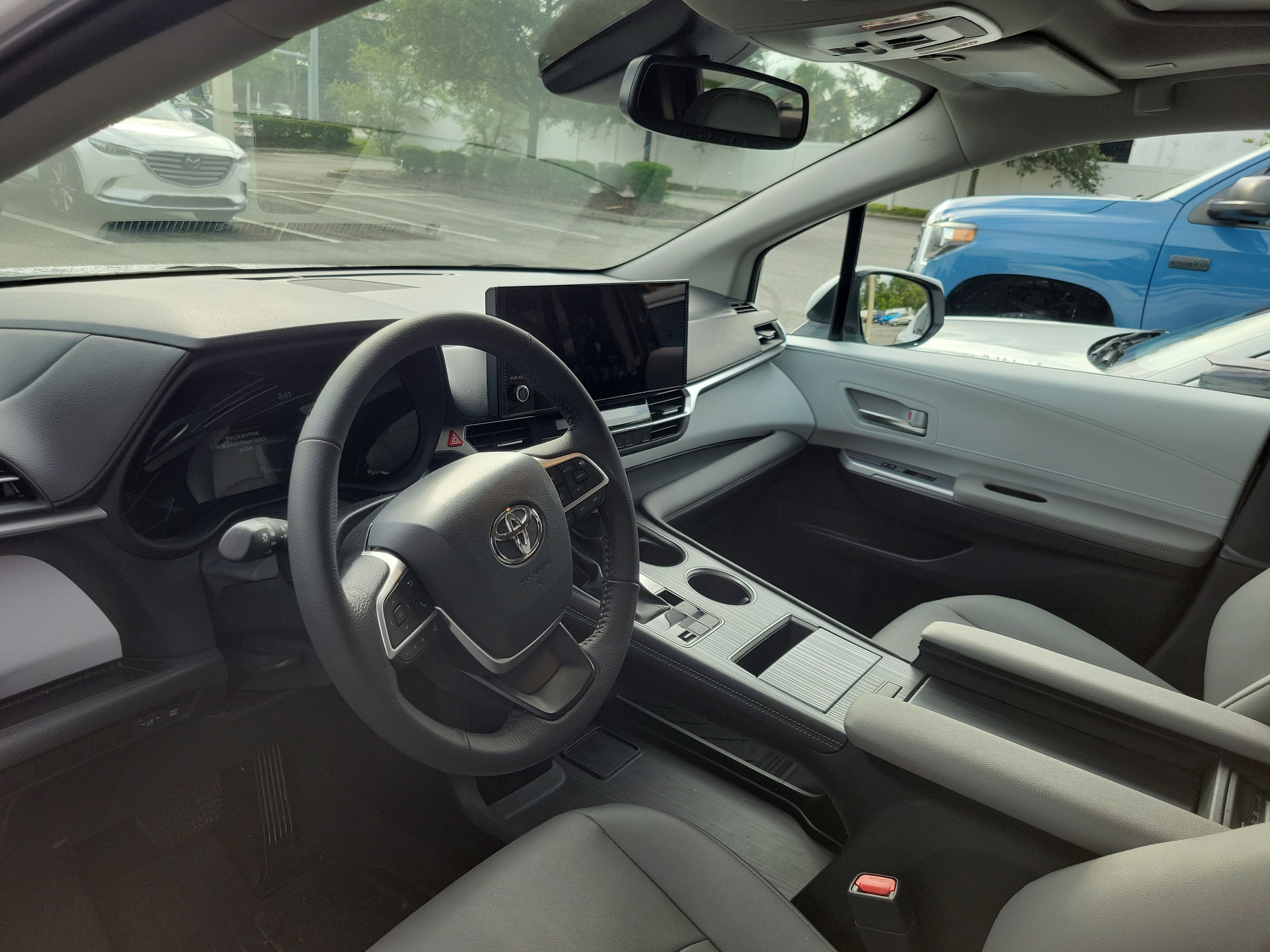 Certified 2026 Toyota Sienna XLE FWD image 27