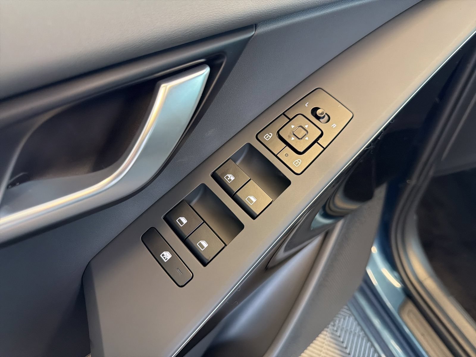New 2026 Kia Niro EX FWD image 13