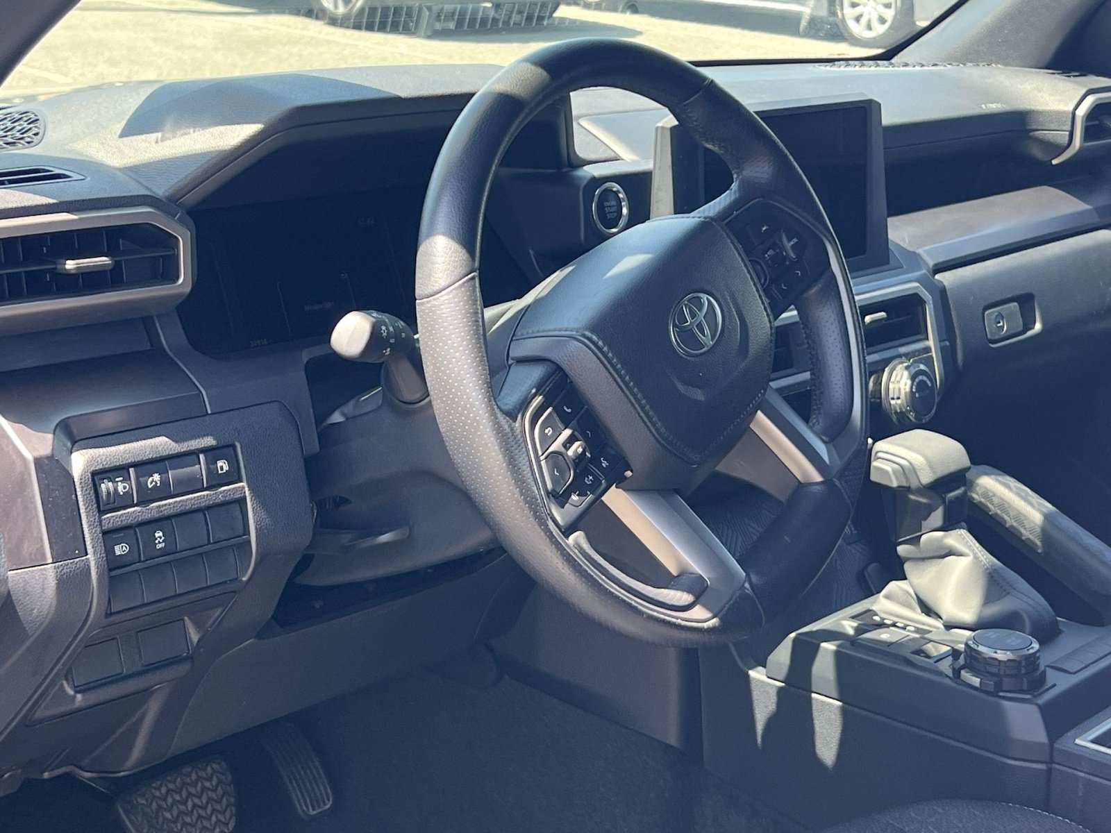 Used 2025 Toyota 4Runner SR5 AWD/4WD image 14