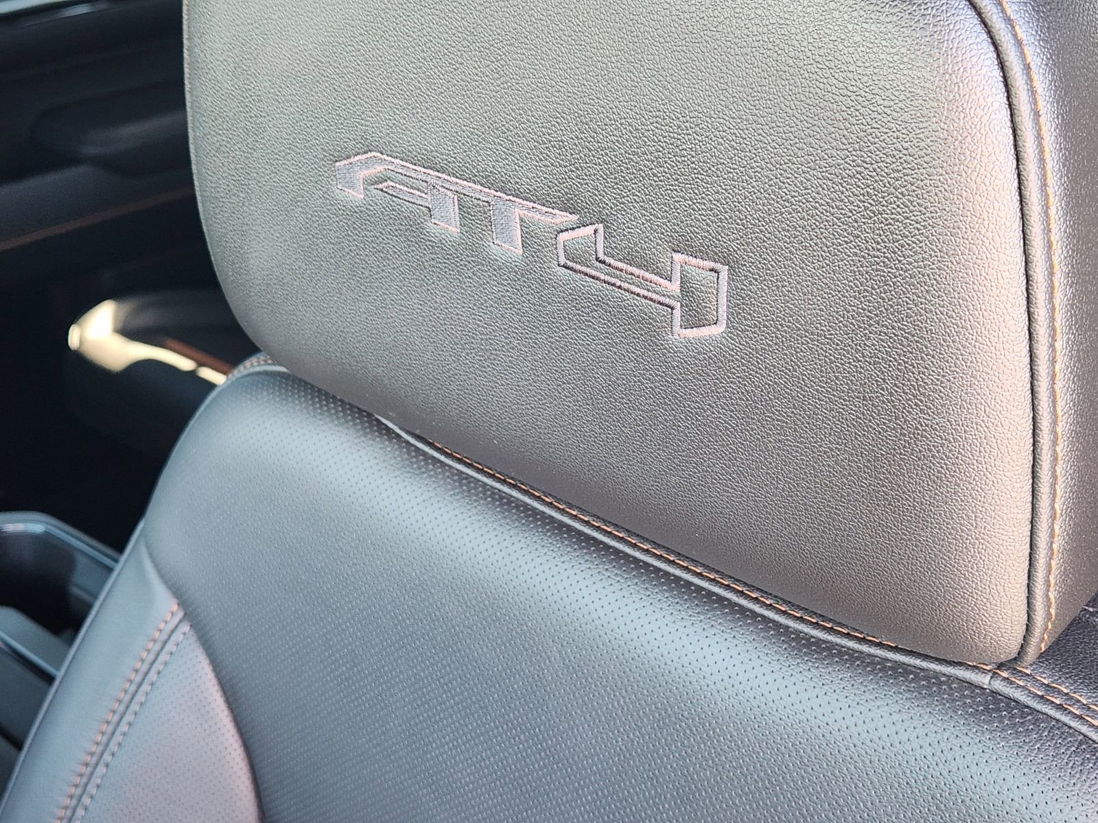 Used 2025 GMC Sierra 1500 AT4 w/ AT4 Premium Package image 18