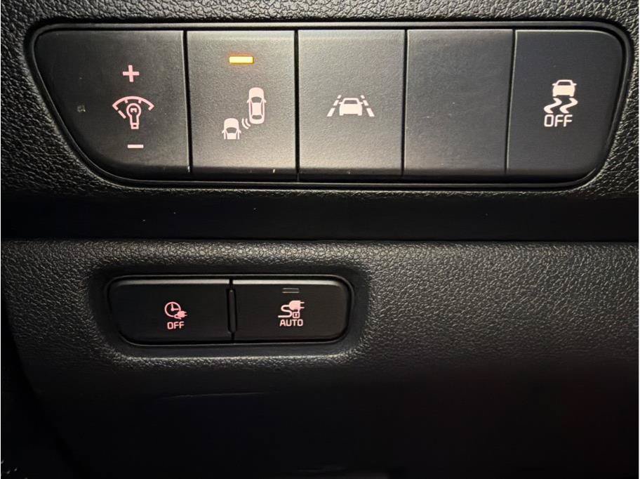 Used 2020 Kia Niro EX Premium w/ Cold Weather Package FWD image 26