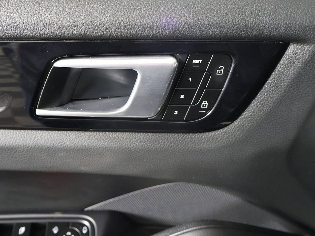 Used 2023 Porsche Cayenne Platinum Edition w/ Premium Package Plus image 36