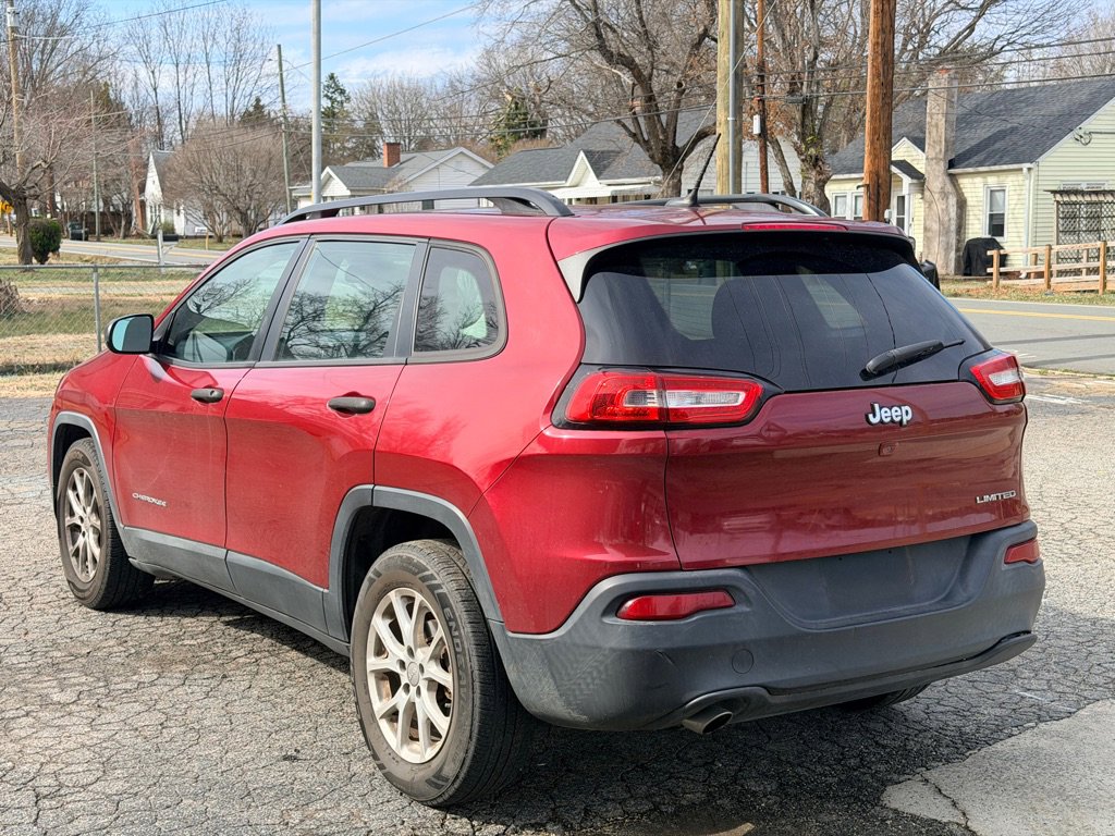 Used 2016 Jeep Cherokee Sport image 9