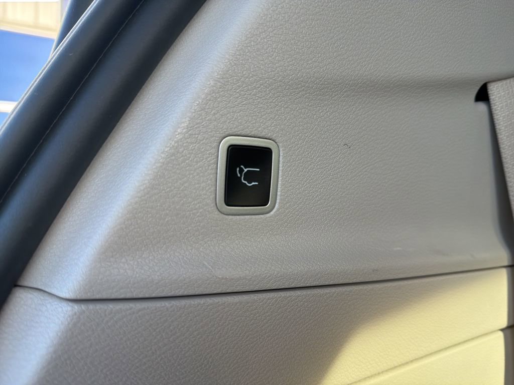 Used 2024 Chrysler Pacifica Touring-L FWD image 34