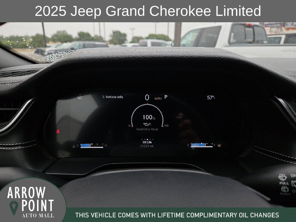 Used 2025 Jeep Grand Cherokee Limited AWD/4WD image 26