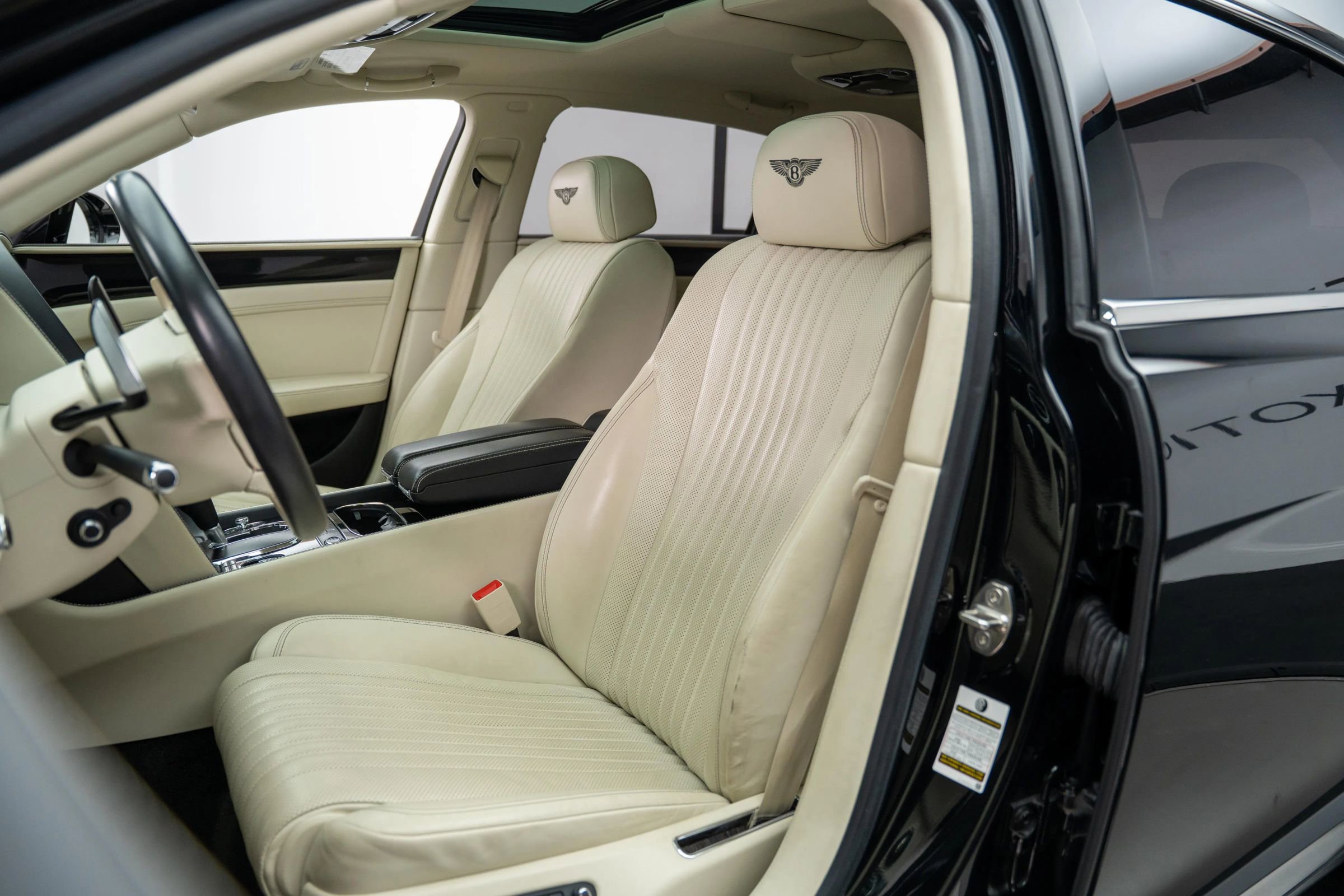 Used 2018 Bentley Flying Spur V8 image 3