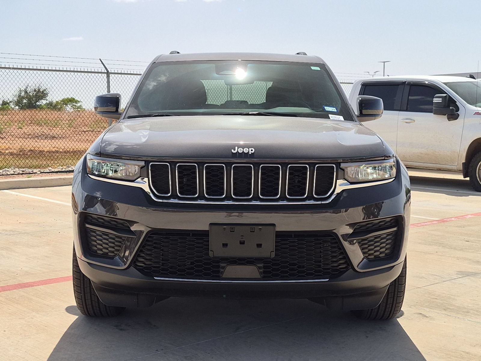 Used 2025 Jeep Grand Cherokee Laredo RWD image 8