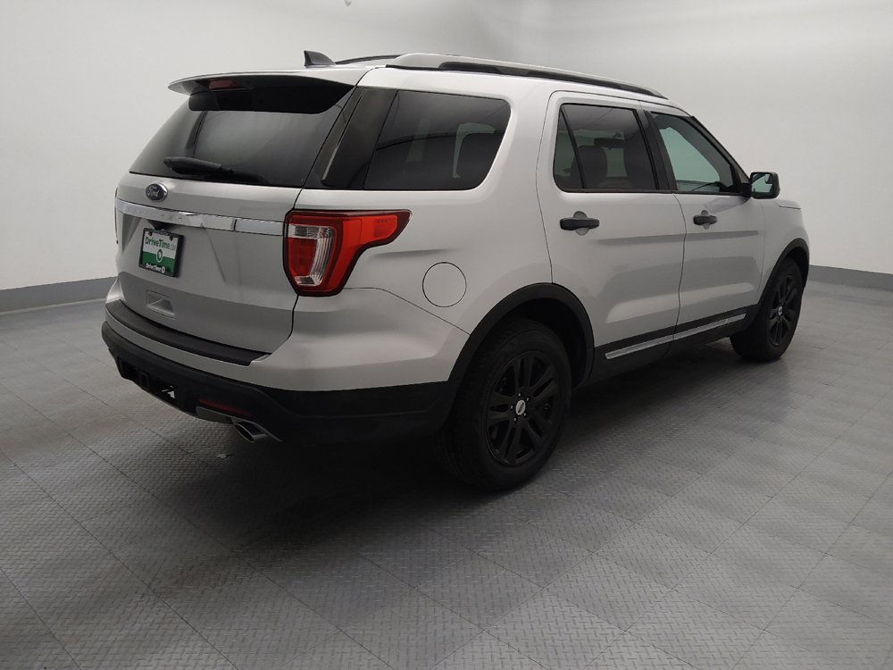 Used 2018 Ford Explorer XLT FWD image 10